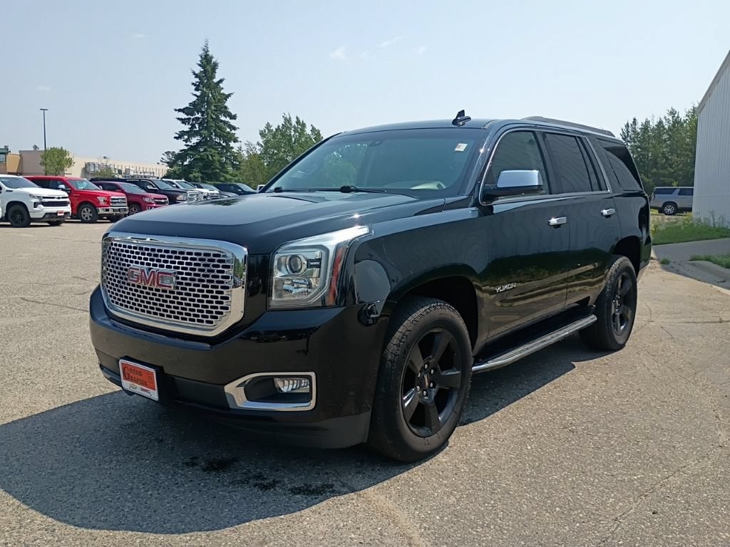 2018 GMC Yukon SLE in Onyx Black — front three-quarter view