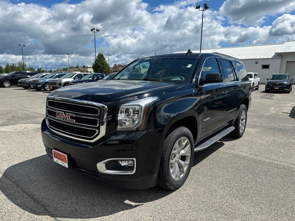 2019 GMC Yukon SLT in Onyx Black — front three-quarter view