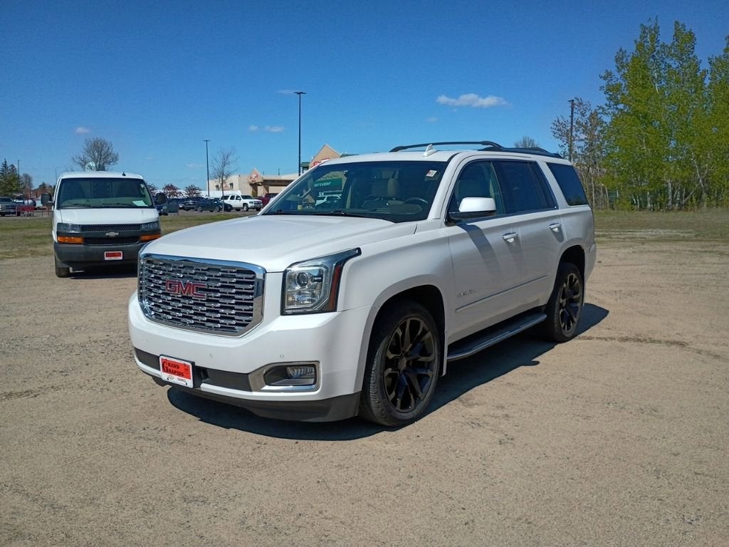 2018 GMC Yukon Denali in White Frost Tricoat — front three-quarter view