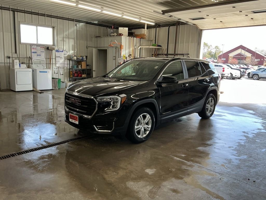 2024 GMC Terrain SLE in Ebony Twilight Metallic — front three-quarter view