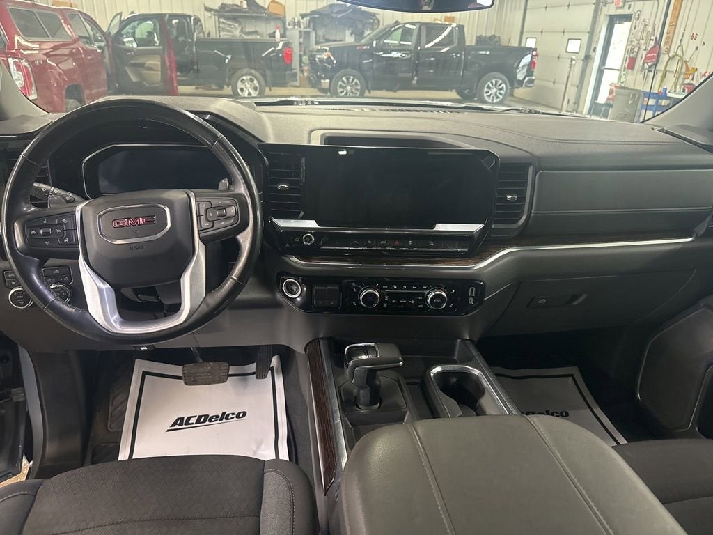 2023 GMC Sierra 1500 — detail view